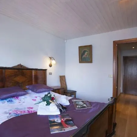 Il Piazzo Sleeps 8 בית נופש מנאג'יו