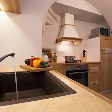 Il Piazzo Sleeps 8 Hébergement de vacances Menaggio