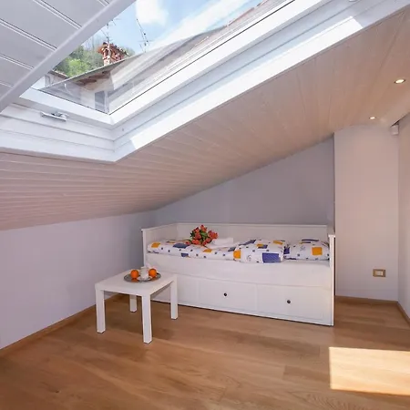 Il Piazzo Sleeps 8 *