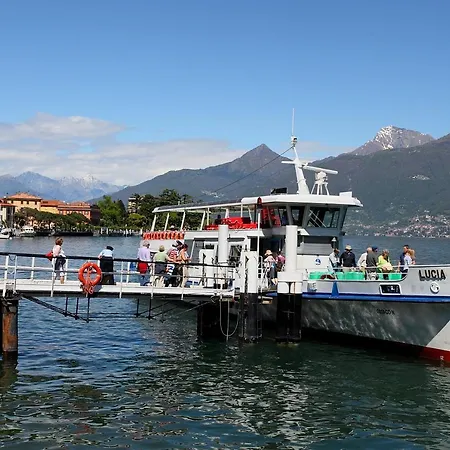 Il Piazzo Sleeps 8 Hébergement de vacances Menaggio