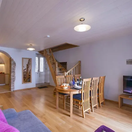 Il Piazzo Sleeps 8 Menaggio