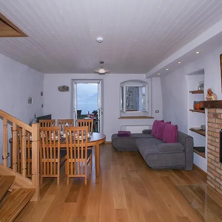 Il Piazzo Sleeps 8 *
