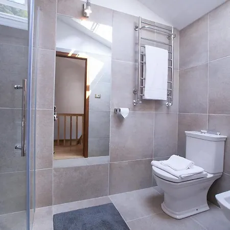 Il Piazzo Sleeps 8 * Menaggio