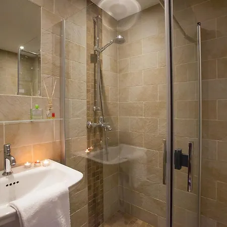 Il Piazzo Sleeps 8 Hébergement de vacances *